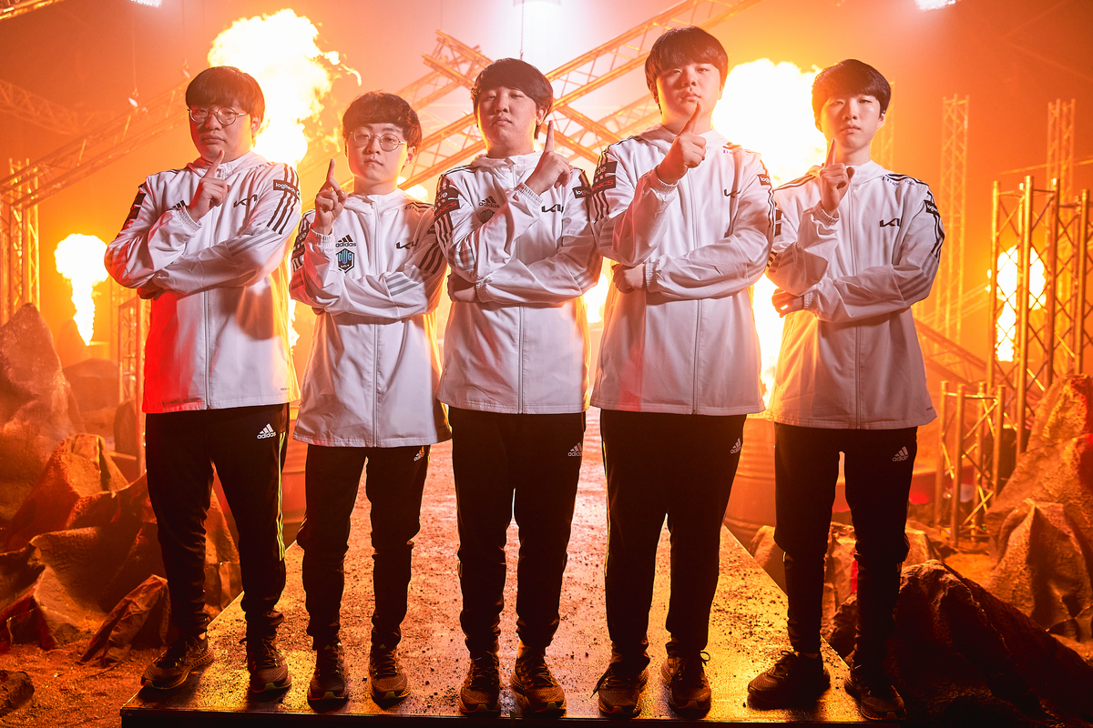 Featured image for “DWG KIA sweep MAD Lions, qualify for Worlds 2021 semifinals.”