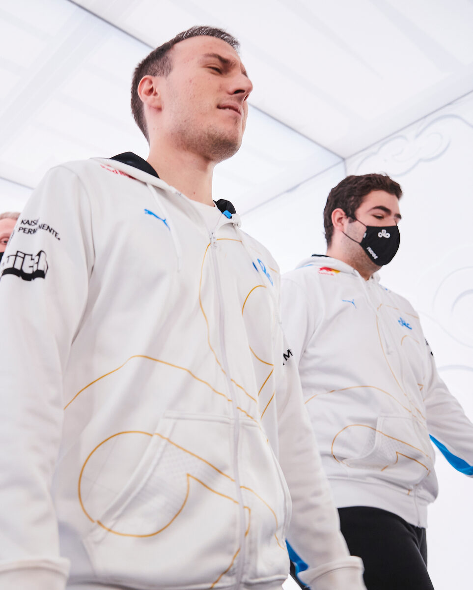 Featured image for “Cloud9 advance to 2021 Worlds Quarterfinals over Rogue”