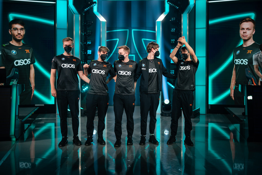 Featured image for “Nothing left to chance: Fnatic obliterate Rogue in the LEC, secure playoff spot”