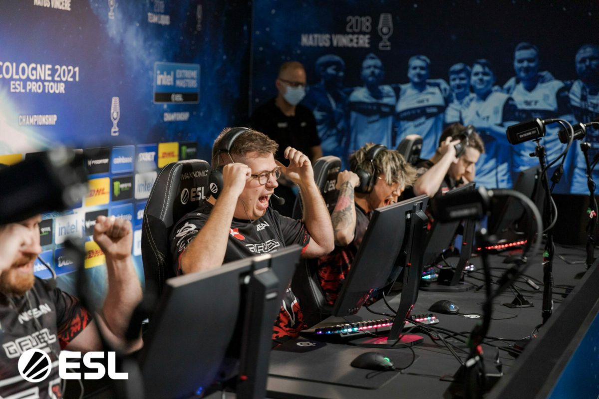 Featured image for “FaZe destroy #1 NaVi to advance in EPL Playoffs”