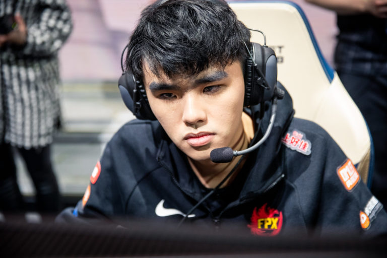 lwx, the longest standing member of FunPlus Phoenix's League of Legends squad, has yet to win a series in the 2022 LPL summer split