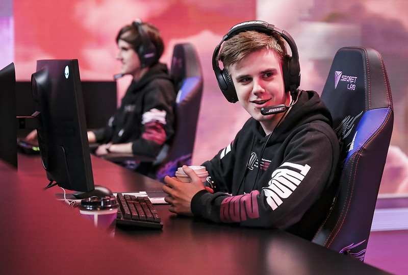 Featured image for “Gadget to play first LEC game for SK Gaming, replaces ill Jezu”