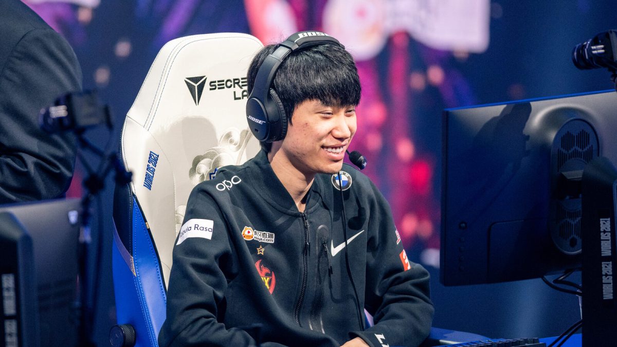 Doinb on stage in the 2021 World Championship as a member of FunPlus Phoenix. In 2022, the player and his wife announced that they are expecting a child