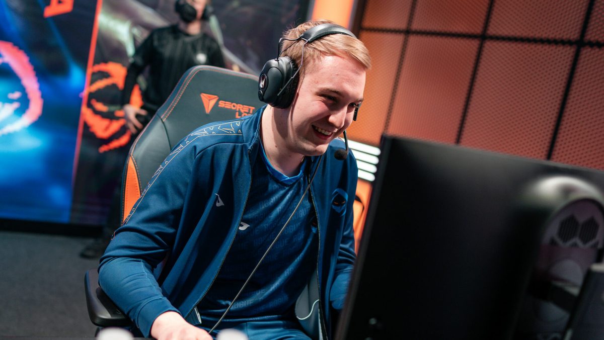 Trymbi and Rogue have locked their 2022 Worlds qualification, and Jaxon interviewed him about it. He spoke of Rogue's improved atmosphere in 2022, and his improved mental fortitude (as well as support Lux).