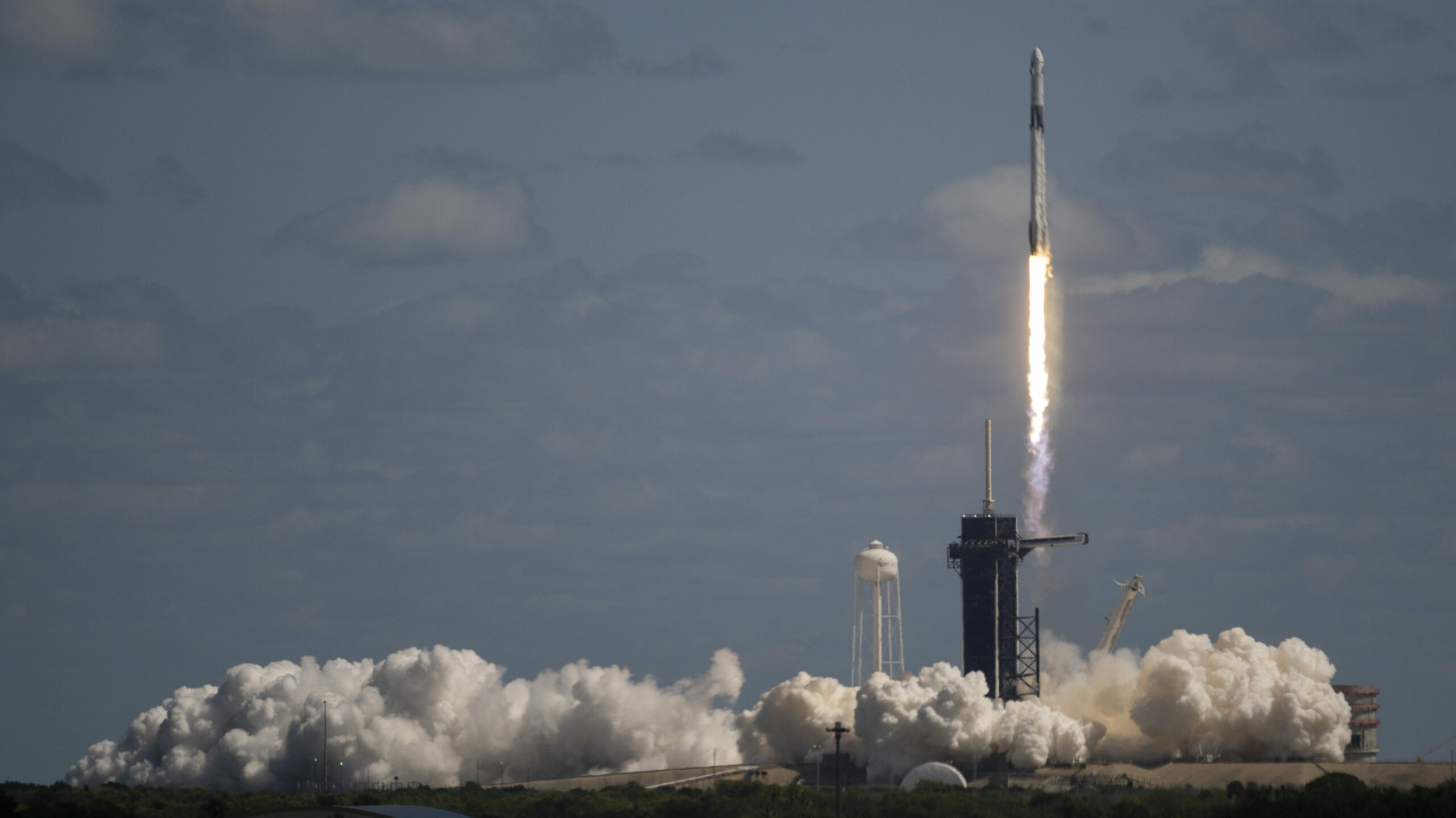 Featured image for “NASA is crushing it on Twitch – streams SpaceX rocket launch”