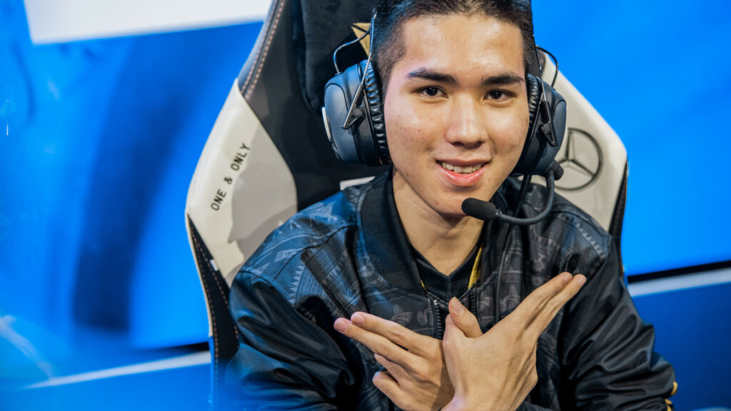 GAM Esports player Sty1e poses for the camera before a game, making a bird shape with his hands