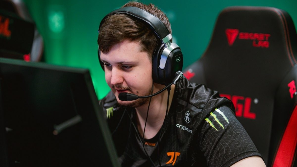 Featured image for “mezii talks becoming Fnatic’s IGL, IEM Rio Major 2022 & more”