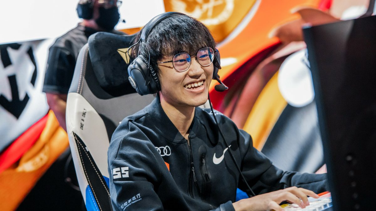 Featured image for “JD Gaming is reportedly looking to pick up knight for 2023 LPL season”