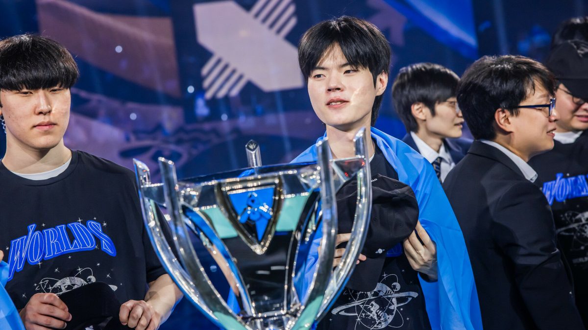Featured image for “Pretended scrims and bad solo queue, Deft shares experience after Worlds 2022”