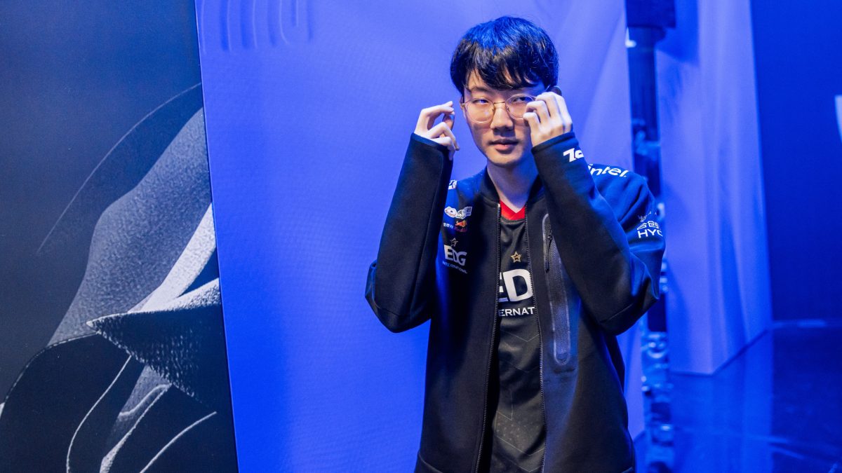 Featured image for “EDward Gaming’s Viper reportedly eyeing return to LCK”