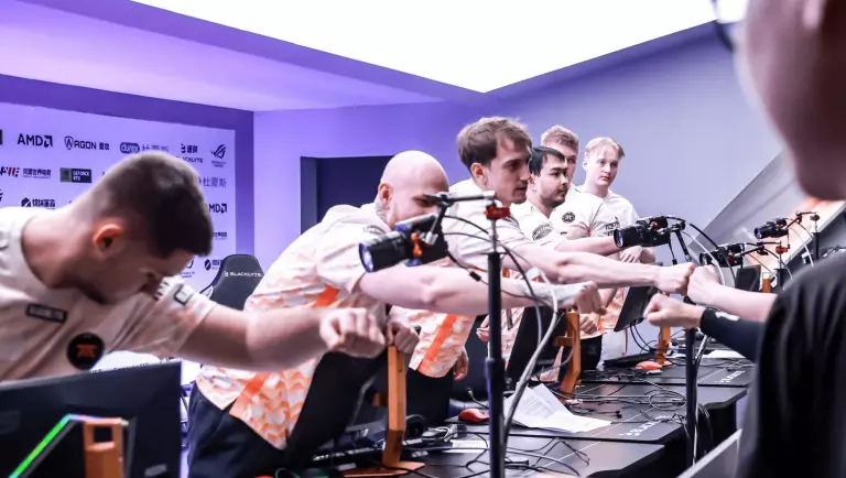 Fnatic leaving Perfect World Shanghai Major.