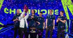 Team Liquid lift the trophy at BLAST Slam VI